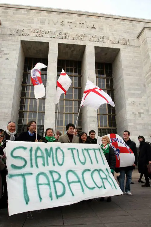 Milano, sparò e uccise il rapinatore 
Al tabaccaio un anno e otto mesi