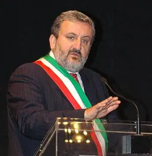 Il sindaco di Bari: "Faccio le ronde anche solo"