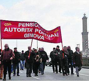 Traffico in tilt Pensionati del Cap in piazza