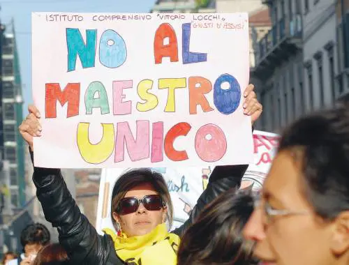 Aiuto, hanno ucciso la maestra (e il papà)