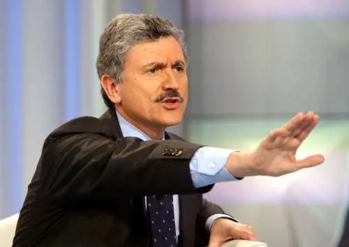 Pd, due candidature per il dopo Veltroni  
D'Alema: "Fatte scelte troppo confuse"