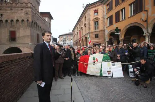 Franceschini: il nemico? sempre Berlusconi 
"E' contro la Costituzione". Il premier: falsità