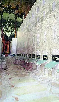 Arredo, via libera della soprintendenza: 
"Dehors tutti uguali in Galleria"