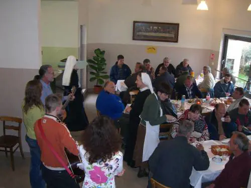 "Pacco viveri per poveri" 
Beffate 100 persone