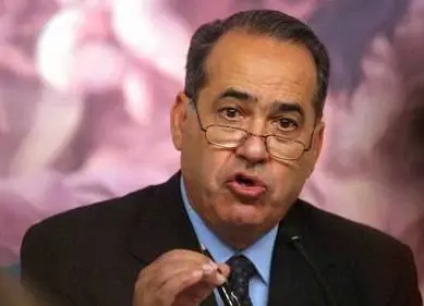 "E se Pisanu facesse concorrenza a Fini per guidare il Pd?"