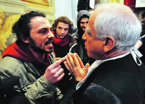 Aula Magna ostaggio dei contestatori per mezzora