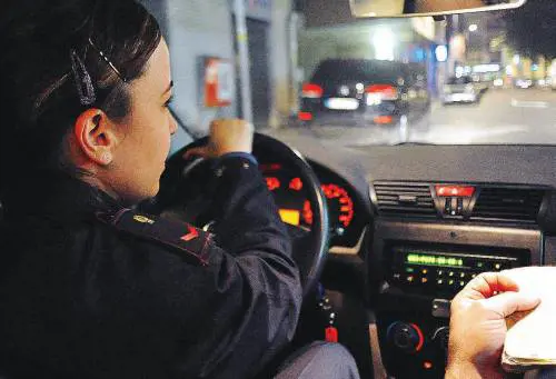 Squadra anti stupro in azione: una notte a caccia con la polizia