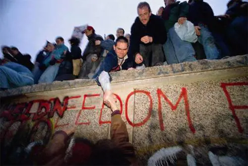 "La caduta del muro di Berlino 
fu la fine delle ideologie del '68"