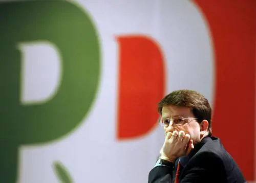 Disoccupati, il Pd insiste: 
"Il sussidio sia per tutti" 
Lega: "Basta immigrati"