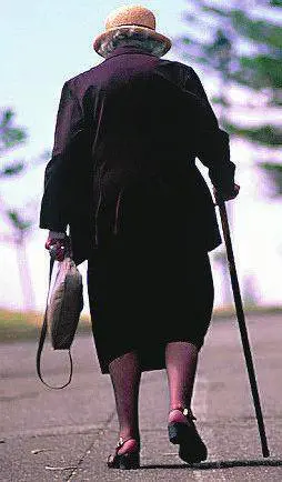 Rapinati per pochi euro, anziani finiscono allospedale