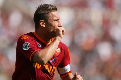 Totti in tackle: "Balotelli? 
Merita calci nel sedere"
 
Figc deferisce Mourinho