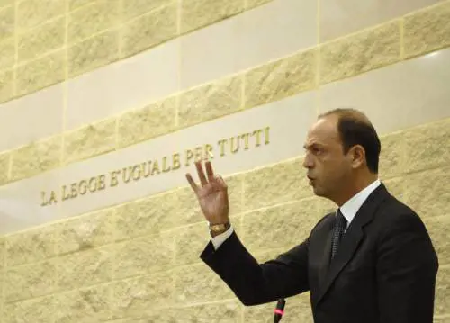 Processo civile più rapido, c’è il sì  
Alfano: "Una vittoria straordinaria"