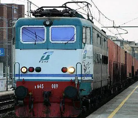 Foggia, aperta la paratia di una diga: 
treni nel caos, ritardi fino a sei ore