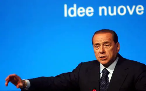 Camere, Berlusconi: "Votino solo i capigruppo" 
Ma Fini dice no: "La proposta cadrà nel vuoto"