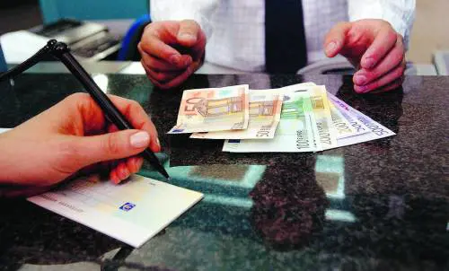 Direttori di banca a scuola di polizia per imparare ad affrontare i banditi