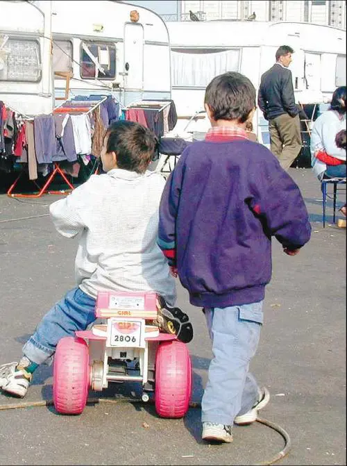 Doccia ai rom prima della scuola