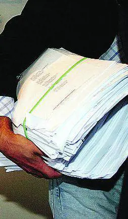 Da 27 anni lotta per riavere la strada larga come prima