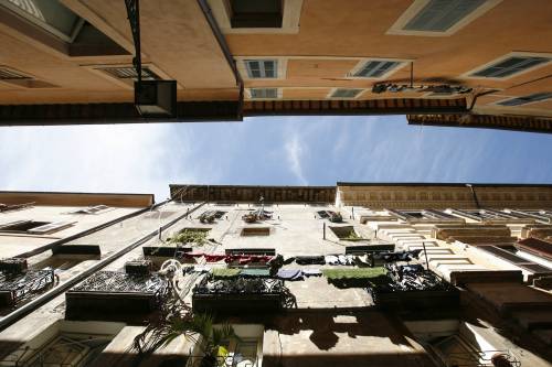 "Casa per un milione di italiani"
 
Ma c'è il no delle regioni rosse