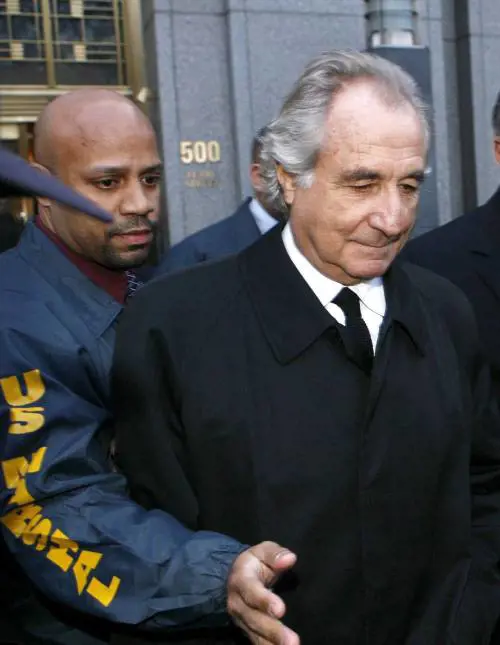 Usa, Madoff in manette:  
"Truffa da 50 miliardi"