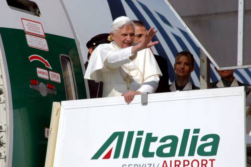 Il Papa: "L'Aids non si vince  coi preservativi"
