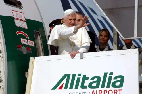 Il Papa: "L'Aids non si vince  coi preservativi"