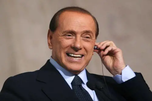 Europee, Berlusconi "svela" i sondaggi: 
"Siamo al 42,1%, il Pd fermo al 22,5%"