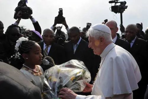 Aids, Parigi e Berlino 
attaccano il Papa 
Ue: "Sì a preservativo"