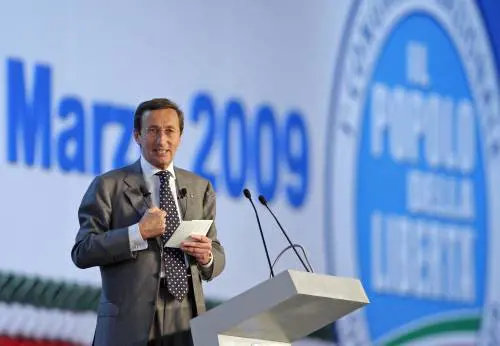 Fini: "Oggi finisce An e nasce il Pdl, 
non sarà il partito del pensiero unico"