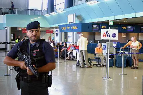 Terrorismo: nordafricani 
espulsi dall'Italia 
"Legami con al Qaida"