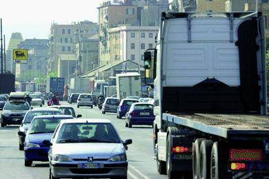 Sampierdarena, Tursi promette il paradiso ma per ora le strade restano una groviera