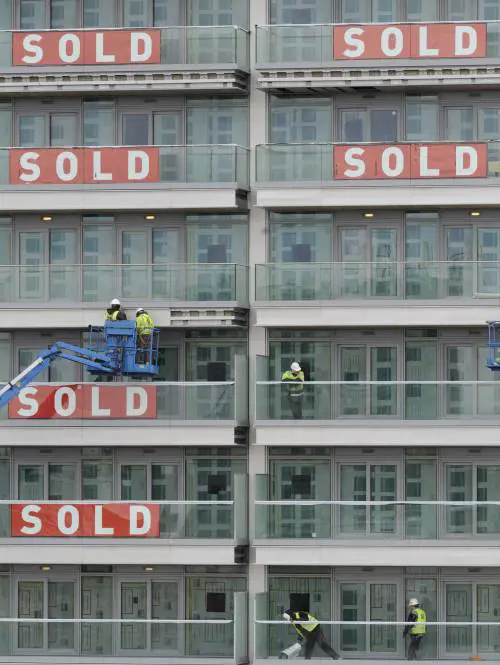 La caccia ai manager: 
"Banchieri? Impiccati 
tutti ai pali della luce"