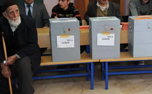 Turchia: l'Akp di Erdogan vince, ma non trionfa