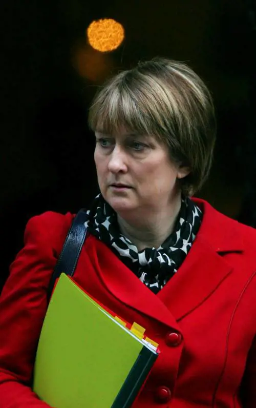 Londra, il ministro è nei guai 
per i film porno del marito