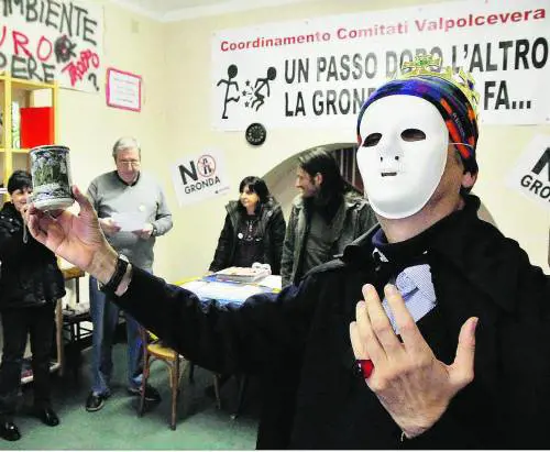 Il pesce daprile servito dal sindaco a non più di quattro amici al bar