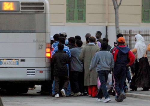 Vendola: "Autobus per immigrati? Da abolire"