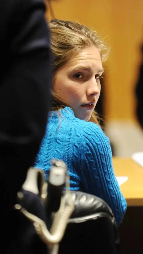 "Meredith, no stupro". Sollecito e Knox tremano