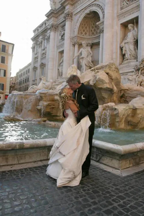 Addio alle chiese, nozze a corte