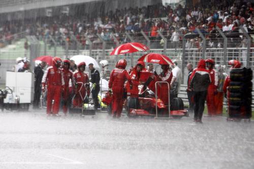 F1, (ri)vince Button 
su Brawn: gara 
dimezzata dalla pioggia
