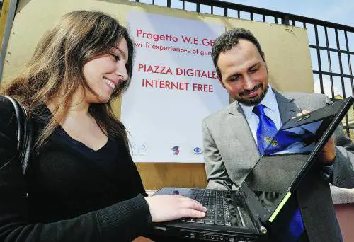 Sulle panchine dei giardini si finisce in rete