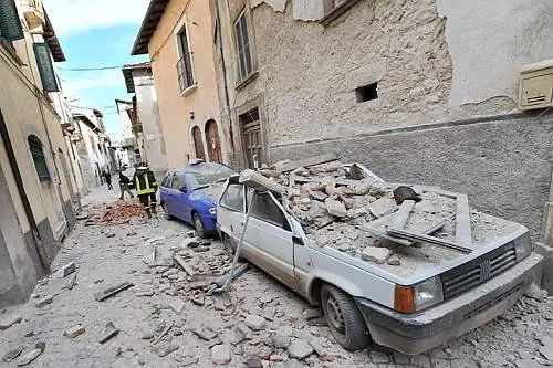 Le vittime sono 179, oltre 17mila senzatetto