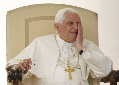 Venerdì funerali di Stato 
La visita di Napolitano 
Papa: andrò in Abruzzo