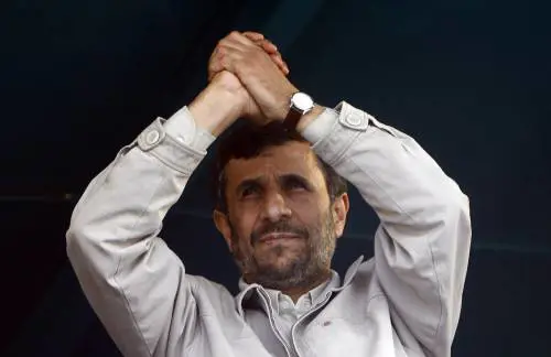 Ahmadinejad inaugura  
la prima centrale nucleare 
e apre sull'arricchimento