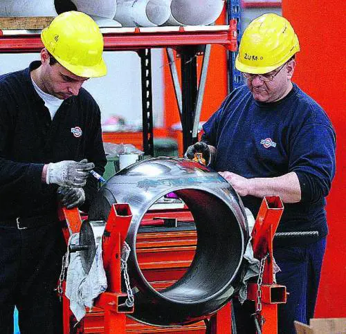 Industria Febbraio in calo, ma già a maggio si avvertirà l«effetto-incentivi»