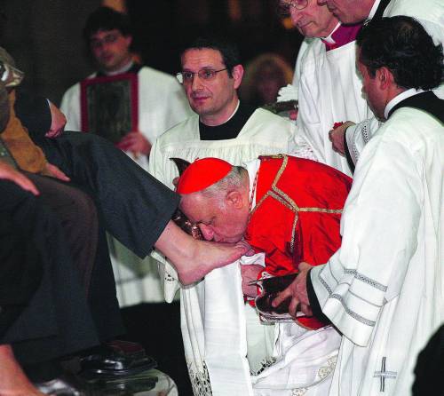 Tettamanzi in Duomo altri due anni. "Sacerdoti, ora aiutate i terremotati"