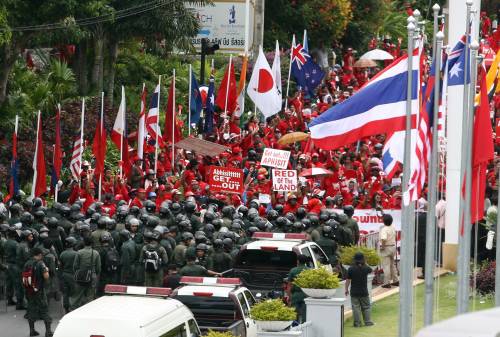 Thailandia, camicie rosse contro vertice Asean