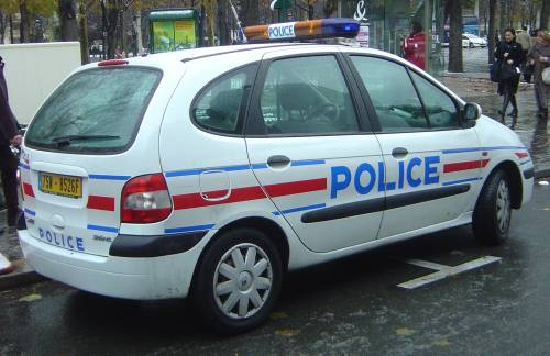 Parigi, scontri fra bande: 
un morto e due feriti