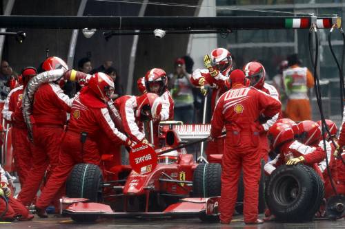 Massa e Raikkonen 
sono uniti nel disastro