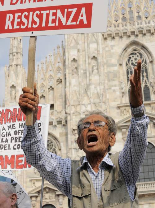 Milano, fischiato il governatore Formigoni 
Franceschini: "Il nome della festa non si cambia"