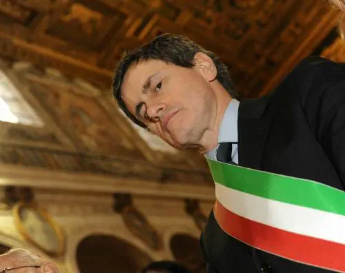 Vince il ricatto dei centri sociali Alemanno costretto a rinunciare