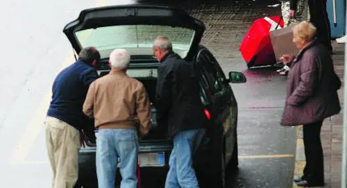 Il far west delle auto abusive I tassisti: «Ci rubano il lavoro»